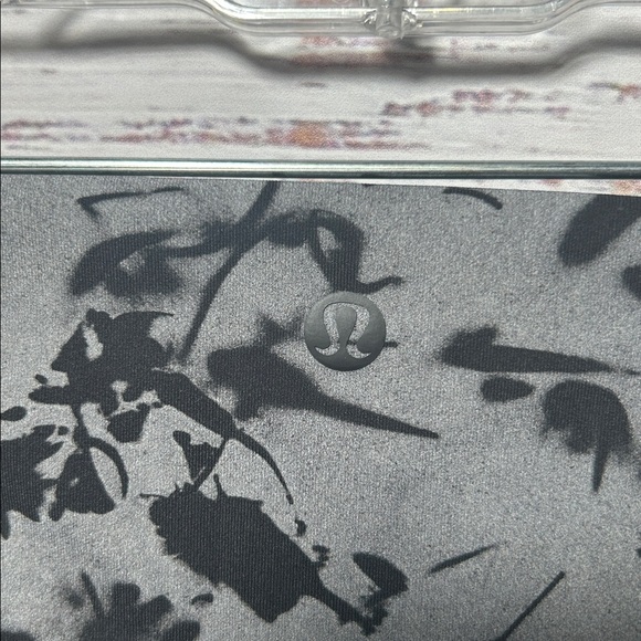 Lululemon Lab Hi-Rise Wunder Under Black and Gray Floral Leggings Size 8 NWT - Picture 11 of 12